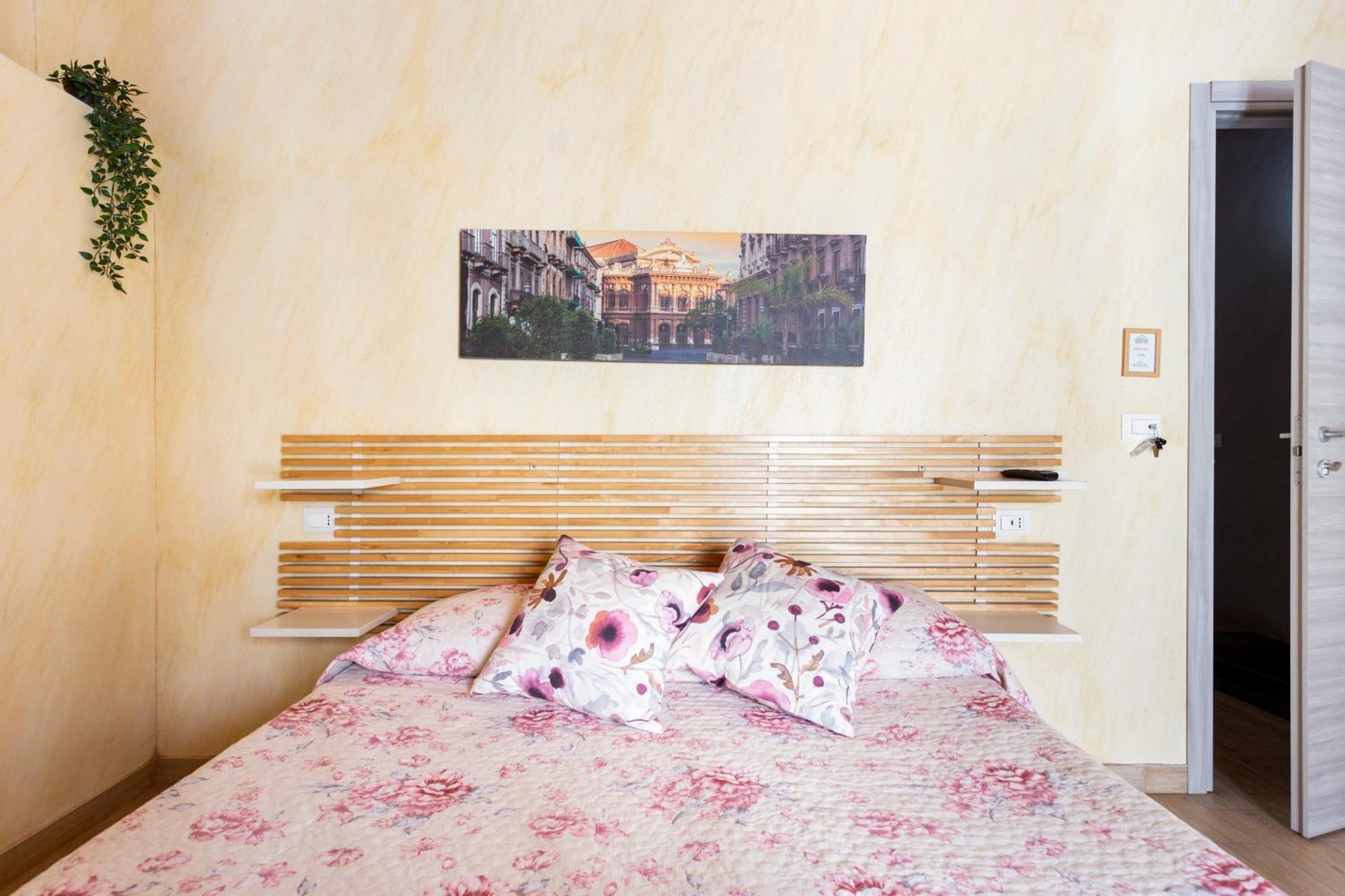 Mary'S House Bed & Breakfast Catania Exterior photo